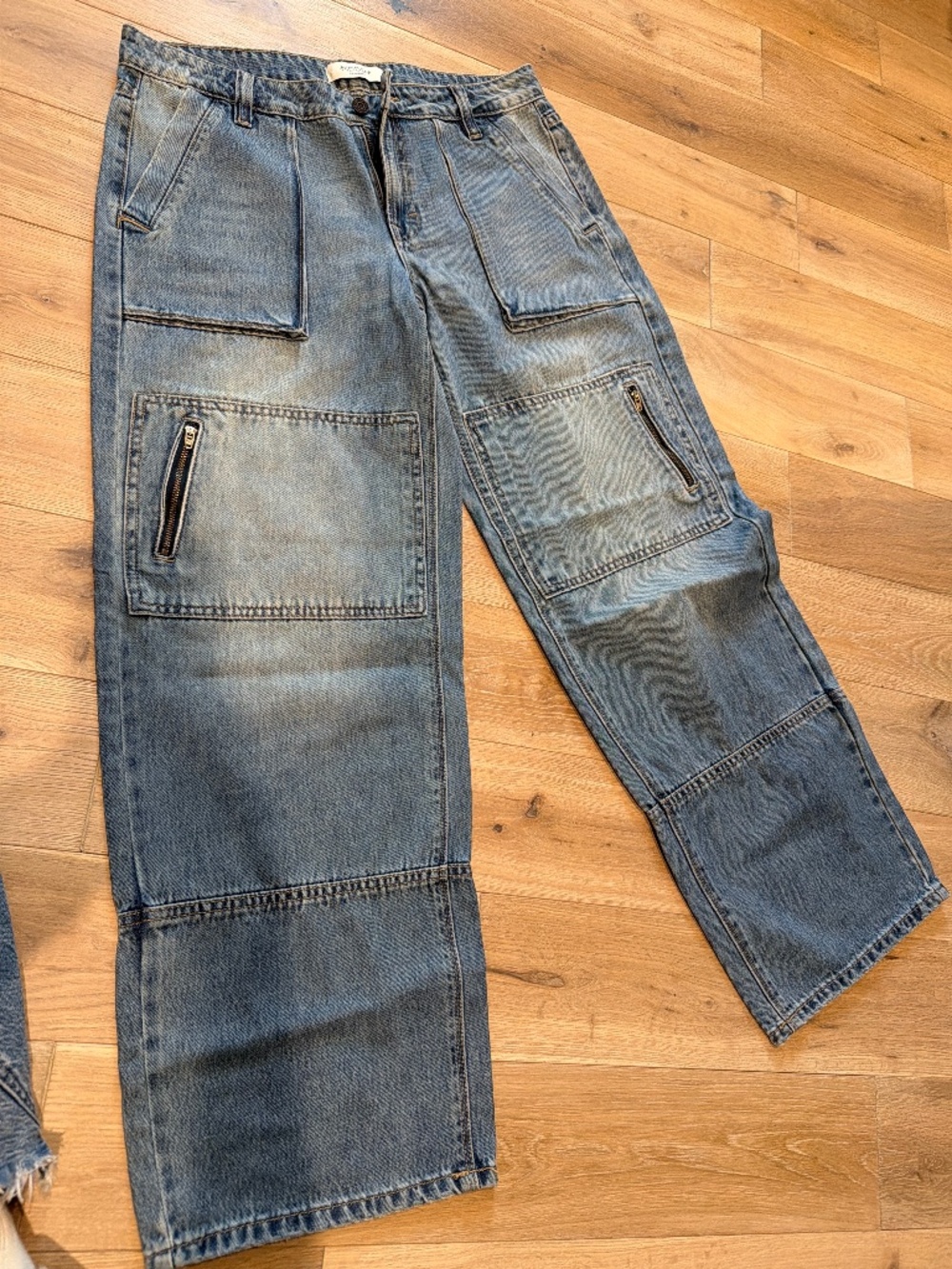 Hidden barrel jeans